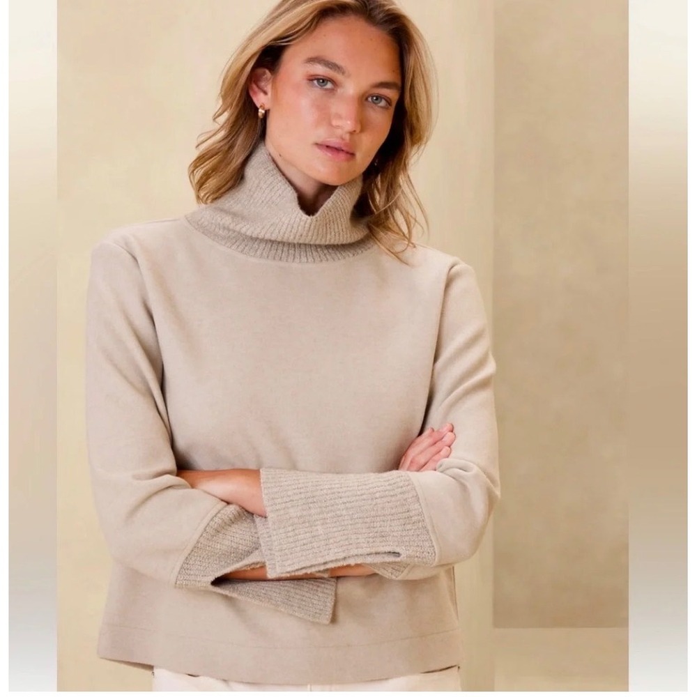 Banana Republic Melton Turtleneck Sweatshirt Cream Beige Ribbed Cuff Small